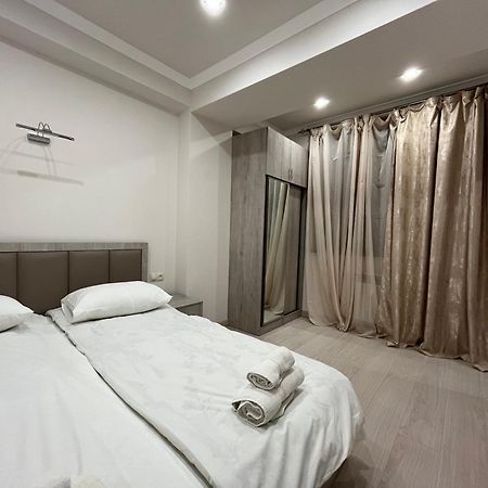 City Centre Apartment On Sakharov Square Yerevan Ngoại thất bức ảnh